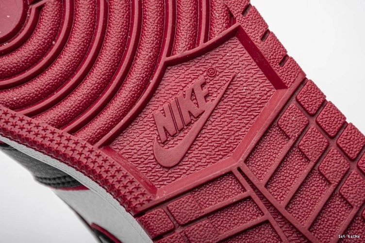 Jordan 555088-062 Retro 1  Bloodline High 0426